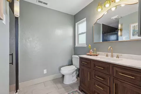Bath - 845 N Sunrise Ave, Ripon, CA 95366 photo 3 of 4