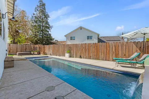 Exterior - 845 N Sunrise Ave, Ripon, CA 95366 photo 7 of 10