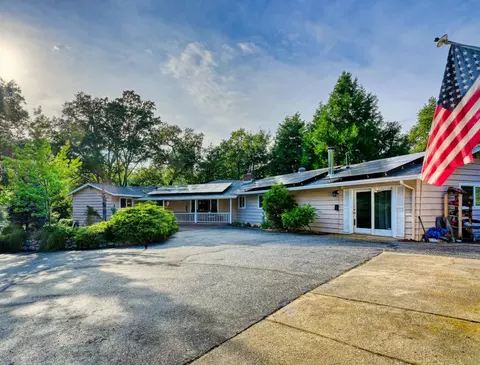 10016 E Lime Kiln Rd, Grass Valley, CA 95949