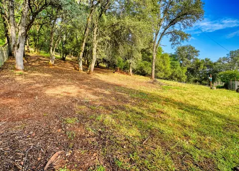 Exterior - 10016 E Lime Kiln Rd, Grass Valley, CA 95949 photo 6 of 8