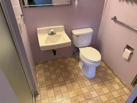 Bath - 231 Boarman St, Jackson, CA 95642 photo 2 of 7
