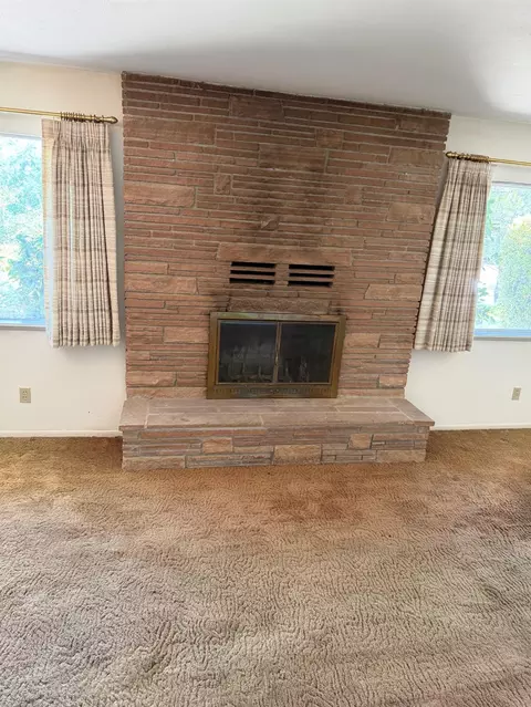 Living - 231 Boarman St, Jackson, CA 95642 photo 6 of 7
