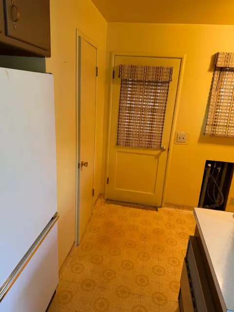 Kitchen - 231 Boarman St, Jackson, CA 95642 photo 2 of 9