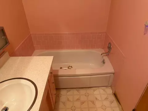 Bath - 231 Boarman St, Jackson, CA 95642 photo 6 of 7