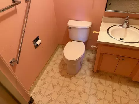 Bath - 231 Boarman St, Jackson, CA 95642 photo 7 of 7
