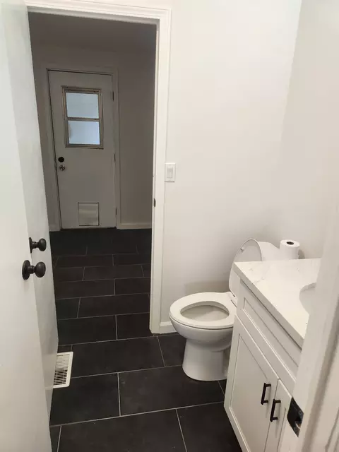 Bath - 2770 Salmon Rd #3, Copperopolis, CA 95228 photo 2 of 3