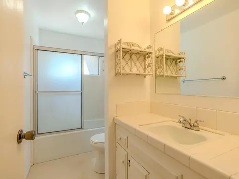 Bath - 3724 Glenview Ct, Modesto, CA 95355 photo 3 of 3