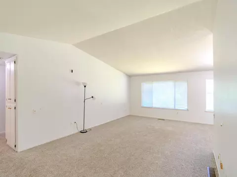 Living - 3724 Glenview Ct, Modesto, CA 95355 photo 9 of 13