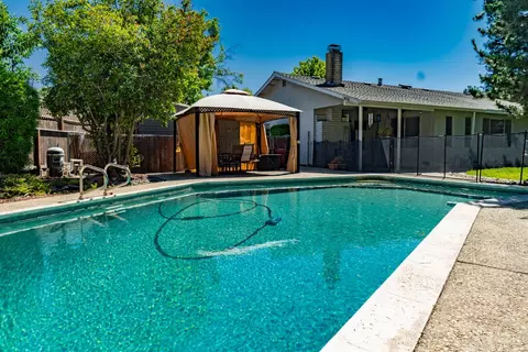 Exterior - 3724 Glenview Ct, Modesto, CA 95355 photo 8 of 10