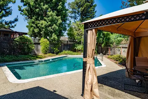 Exterior - 3724 Glenview Ct, Modesto, CA 95355 photo 3 of 10