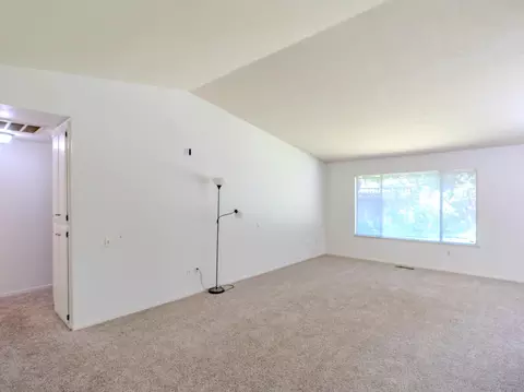 Living - 3724 Glenview Ct, Modesto, CA 95355 photo 10 of 13
