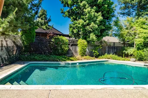 Exterior - 3724 Glenview Ct, Modesto, CA 95355 photo 5 of 10