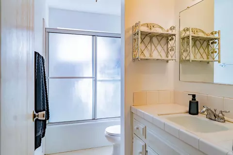 Bath - 3724 Glenview Ct, Modesto, CA 95355 photo 2 of 5