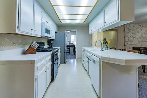 Kitchen - 3724 Glenview Ct, Modesto, CA 95355 photo 4 of 4