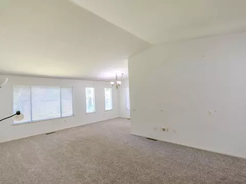 Living - 3724 Glenview Ct, Modesto, CA 95355 photo 11 of 13