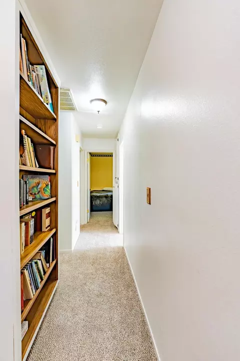 Entry Way - 3724 Glenview Ct, Modesto, CA 95355 photo 3 of 3