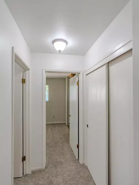 Entry Way - 3724 Glenview Ct, Modesto, CA 95355 photo 2 of 3