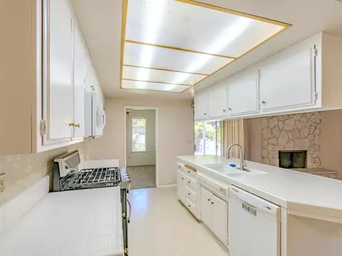 Kitchen - 3724 Glenview Ct, Modesto, CA 95355 photo 2 of 3