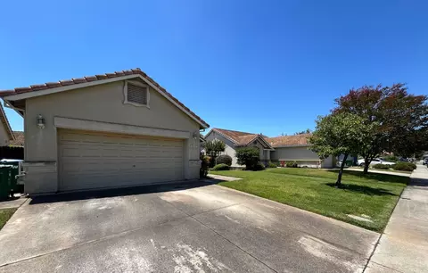 Exterior - 1930 Norfolk Dr, Lodi, CA 95242 photo 3 of 5