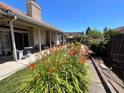 Exterior - 1930 Norfolk Dr, Lodi, CA 95242 photo 4 of 5