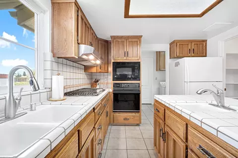 Kitchen - 26856 18 14, Madera, CA 93638 photo 7 of 7