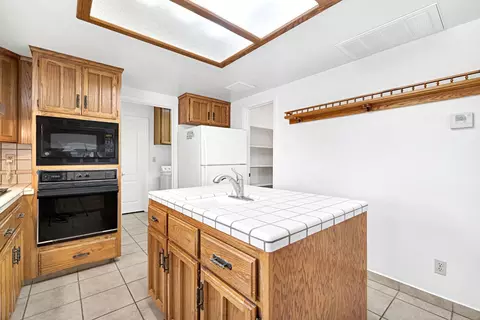 Kitchen - 26856 18 14, Madera, CA 93638 photo 6 of 7
