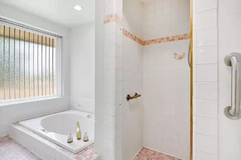 Bath - 26856 18 14, Madera, CA 93638 photo 4 of 4