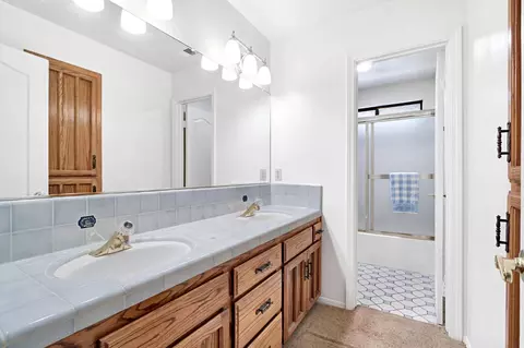 Bath - 26856 18 14, Madera, CA 93638 photo 2 of 4