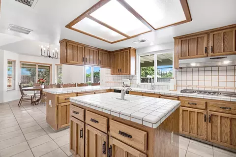 Kitchen - 26856 18 14, Madera, CA 93638 photo 4 of 7