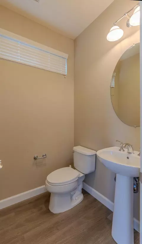 Bath - 4212 Gabriel Way, Modesto, CA 95356 photo 1 of 8