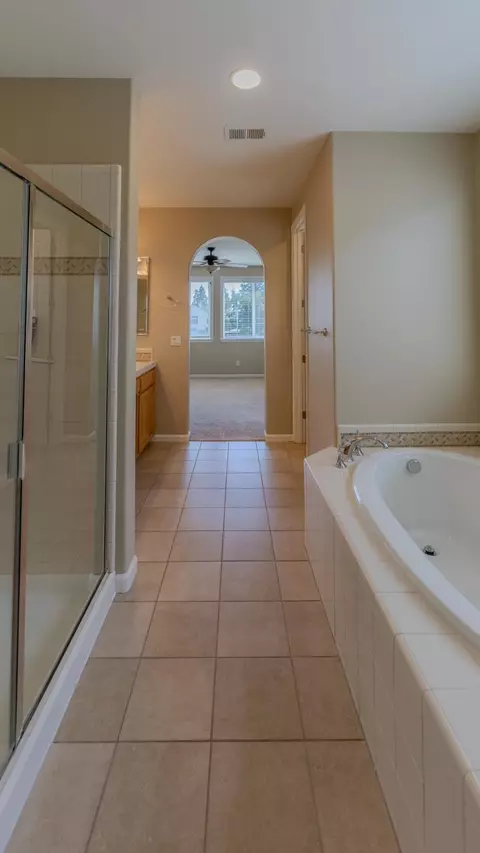 Bath - 4212 Gabriel Way, Modesto, CA 95356 photo 6 of 8