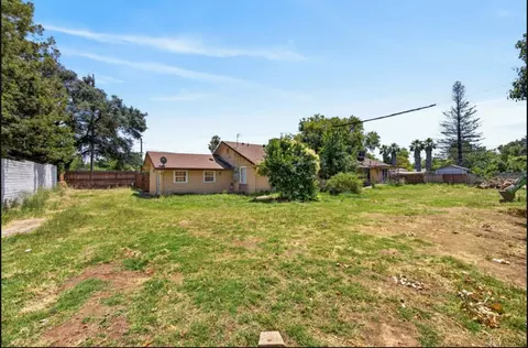 Exterior - 2709 Walnut Ave, Carmichael, CA 95608 photo 7 of 9