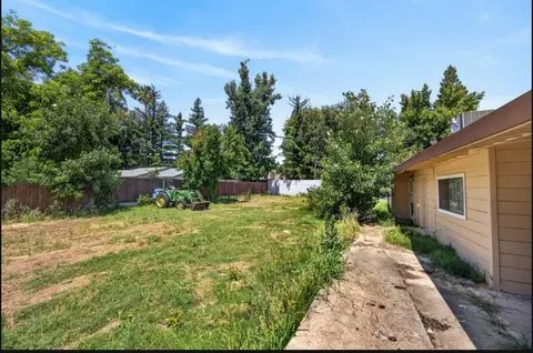 Exterior - 2709 Walnut Ave, Carmichael, CA 95608 photo 5 of 9
