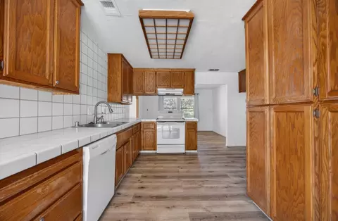 Kitchen - 2709 Walnut Ave, Carmichael, CA 95608 photo 2 of 2