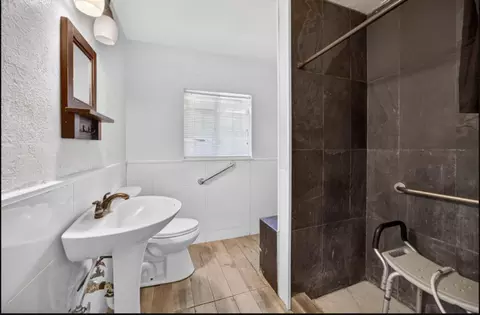 Bath - 2709 Walnut Ave, Carmichael, CA 95608 photo 1 of 4