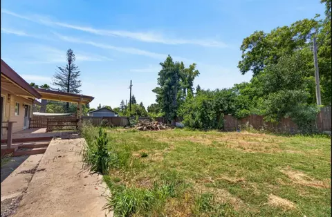 Exterior - 2709 Walnut Ave, Carmichael, CA 95608 photo 6 of 9