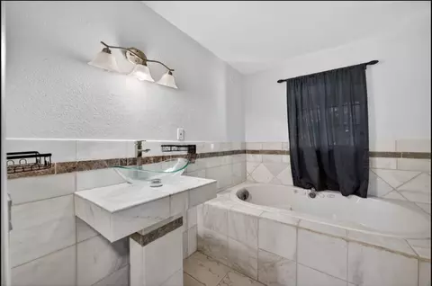 Bath - 2709 Walnut Ave, Carmichael, CA 95608 photo 4 of 4