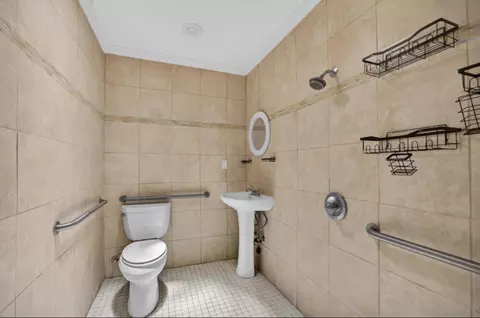 Bath - 2709 Walnut Ave, Carmichael, CA 95608 photo 2 of 4