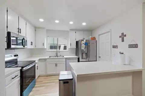 Kitchen - 1464 Cavalier Pl, Manteca, CA 95336 photo 2 of 3