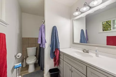 Bath - 1464 Cavalier Pl, Manteca, CA 95336 photo 3 of 3