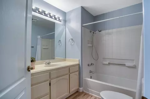 Bath - 1104 Valencia, Modesto, CA 95350 photo 2 of 2
