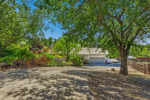 2476 Snag Ct, Valley Springs, CA 95252