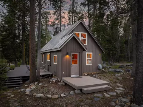 51498 Red Fir Dr, Soda Springs, CA 95728