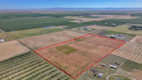 8665 La Castella, Escalon, CA 95320