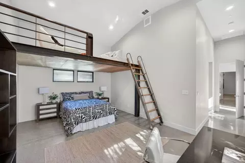 Bedroom - 44194 Lakeview Dr, El Macero, CA 95618 photo 9 of 10