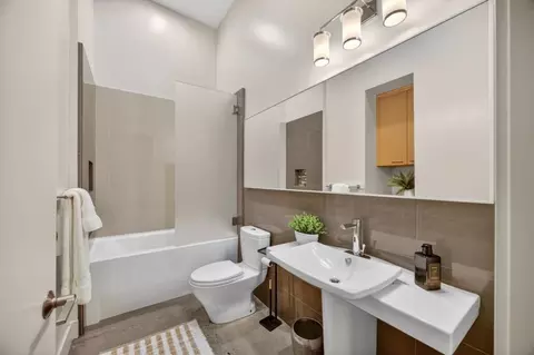 Bath - 44194 Lakeview Dr, El Macero, CA 95618 photo 8 of 10