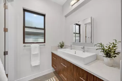 Bath - 44194 Lakeview Dr, El Macero, CA 95618 photo 9 of 10