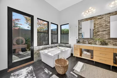 Bath - 44194 Lakeview Dr, El Macero, CA 95618 photo 3 of 10