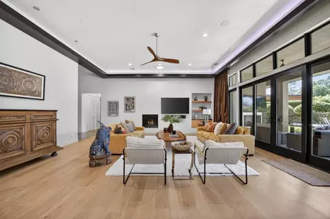 Living - 44194 Lakeview Dr, El Macero, CA 95618 photo 4 of 5