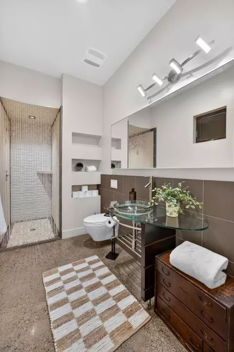 Bath - 44194 Lakeview Dr, El Macero, CA 95618 photo 7 of 10